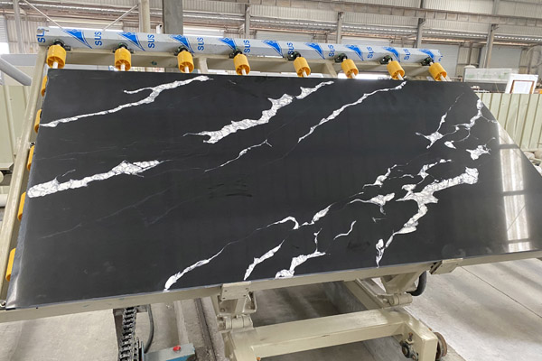 black quartz slab with white vein 