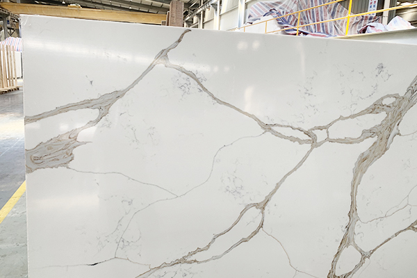 white quartz slab with gold vein 