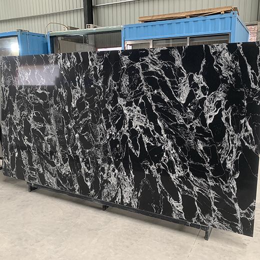 Black quartz sheet with white vein